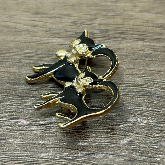 Gold Tone and Black Enamel Crystal Eyes Cat Brooch - Picture 4 of 4